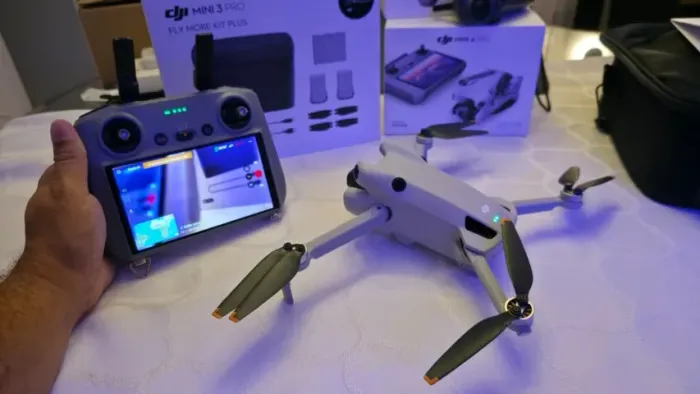 DJI Mini 4 Pro Fly More Combo Plus + Controle RC 2 + DJI Motion 3