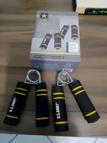 Pegas de mão.