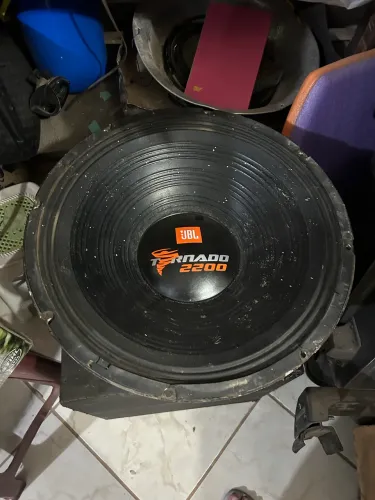 Tornado 2200 18 polegadas