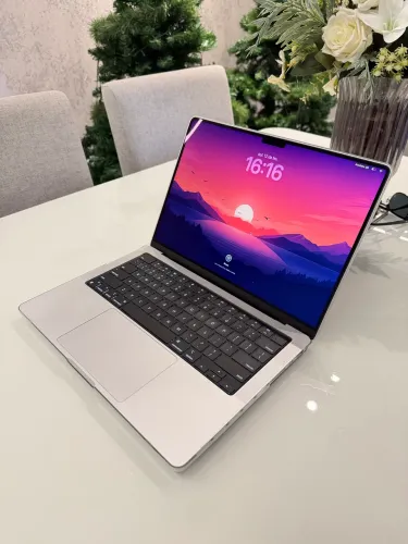 MacBook Pro M3 18gb RAM 512ssd