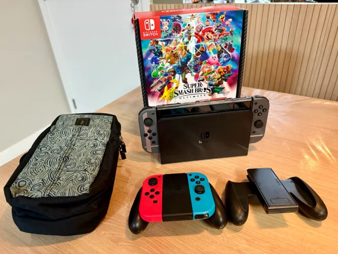 Nintendo Switch OLED Desbloqueado 400GB - Edição Super Smash Bros + Controle Extra + Case