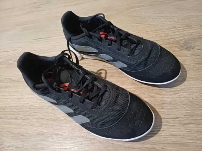 Chuteiras Adidas Predator Infantil - Futsal