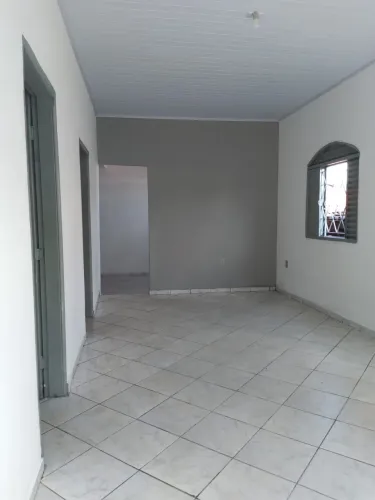 Vendo essa casa da frente e do fundo