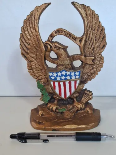 Enfeite de mesa, estante águia americana ferro fundido dourado Hubley
