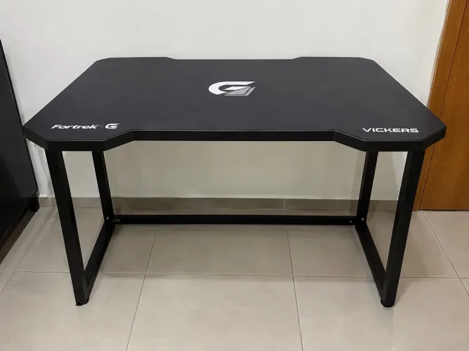 Mesa gamer Fortrek Vickers