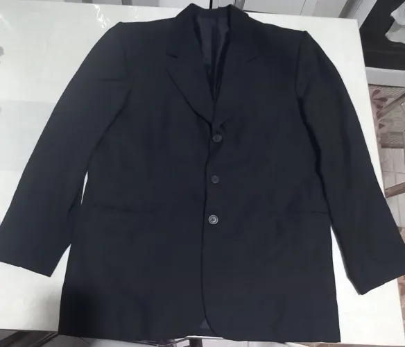 Um Blazer azul marinho com listas usado em perfeito estado tamanho 50