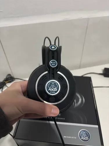 Fone de ouvido AKG K240 MKII Semiaberto