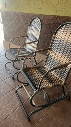 Conjunto Cadeiras de Balanço de Aço Tubular com Revestimento Sintético Trançado 