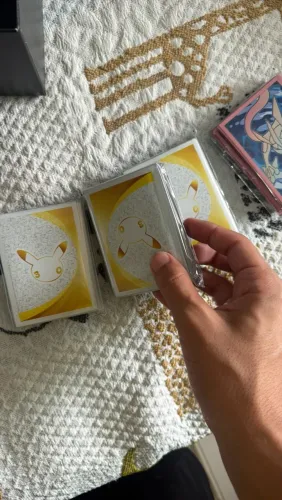 Sleeves Pokémon tcg, de 30 anos e caos ascendente 