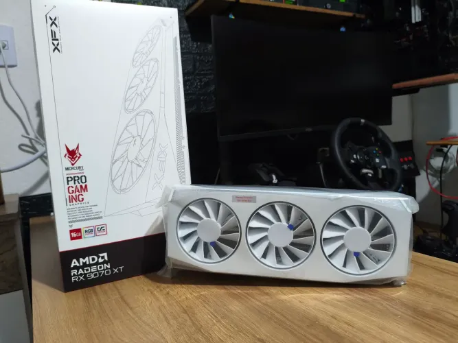 Placa de vídeo RX 9070 XT XFX Mercury (Nova + 3 Anos de Garantia)
