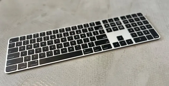 Teclado Apple Magic Keyboard com Touch ID | W e R com defeito