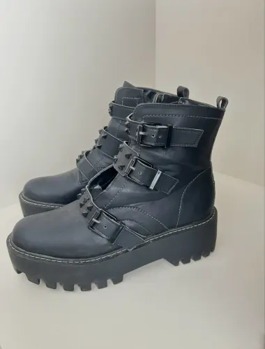 Bota coturno tratorada