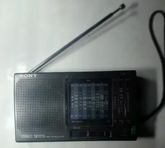 Rádio Portátil Sony ICF-SW10 Mundial 12 Bandas - Relíquia / Coleção / Funcionando