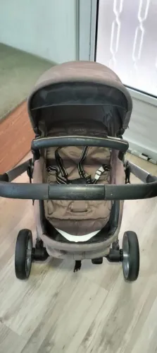 Carrinho de bebê + bebê conforto, marca Kiddo. Usado em bom estado.