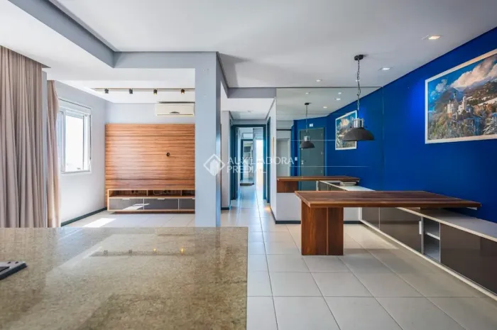 Apartamento à venda no bairro Agronômica com 76 m² e 2 dormitórios/quartos disponíveis.