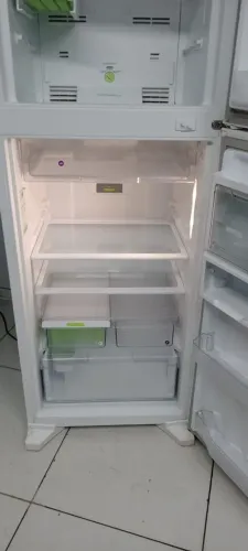 Vende uma geladeira Fros free semi nova 