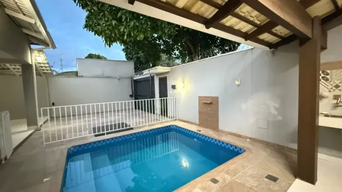 Vendo casa reformada na quadra 110 Norte (Arne 14)