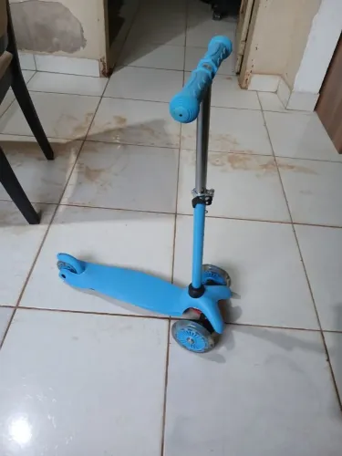 Patinete azul 3 rodas