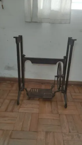 Pé de maquina costura, de ferro, antiga, vigorelli