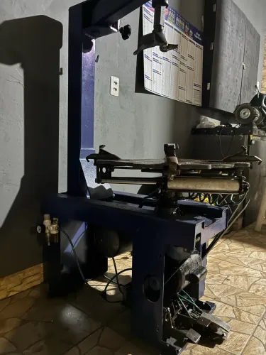 Máquina de desmontar pneu .