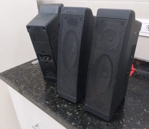 3 Caixas de som  50w RMS  tamanho 36X18X10  Contato: *