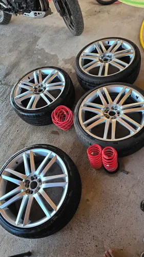 Jogo de rodas aro 20 com pneus novos.