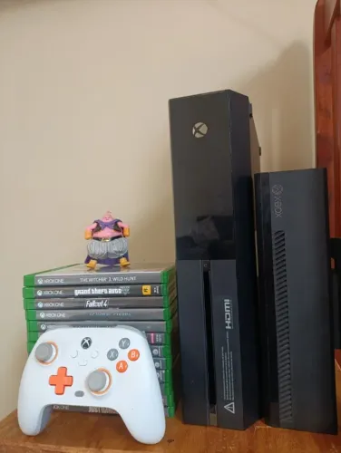 vendo XBOX ONE com 12 JOGOS + KINECT + 1 controle gamesir oficial