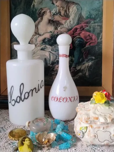 Antigo frasco de opalina para Colônia