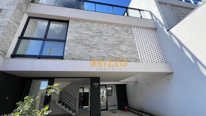 Sobrado com 3 dormitórios,sendo 1 suíte e amplo terraço à venda por R$ 705.000 - Pilarzinh