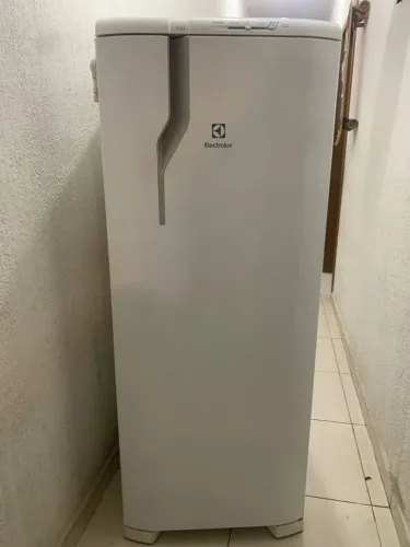 Geladeira Eletrolux 220