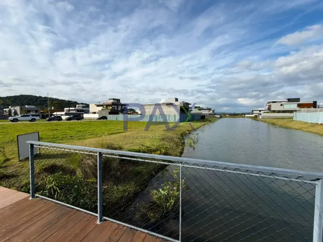 Lote de 375m² à venda no Reserva da Pedra