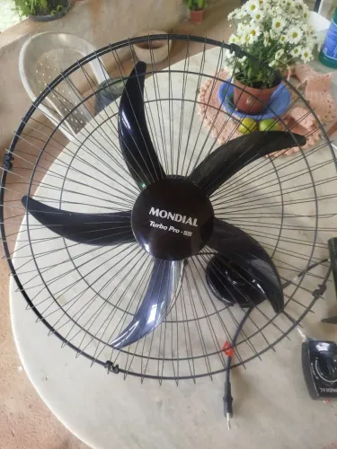 Ventilador de parede Mondial Turbo semi-novo