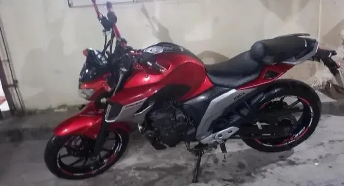 Vendo moto Fazen 250 cilindrada.