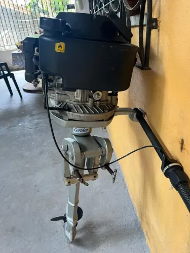 Motor Branco 6 HP com rabeta Vertical em alumínio 