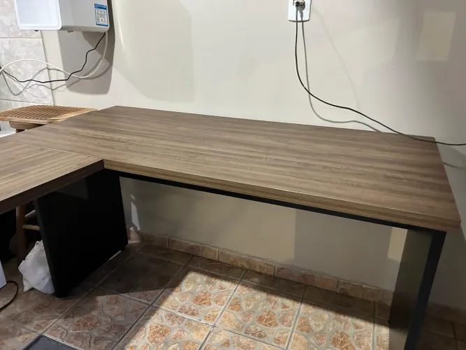 Mesa de Escritório em ?L?, MDF Perfeito Estado
