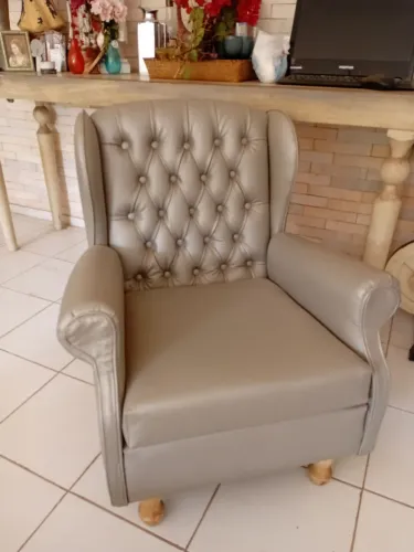 Vendo poutronas capitonê 