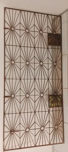Portão de ferro maciço. 100cm x 210cm.
