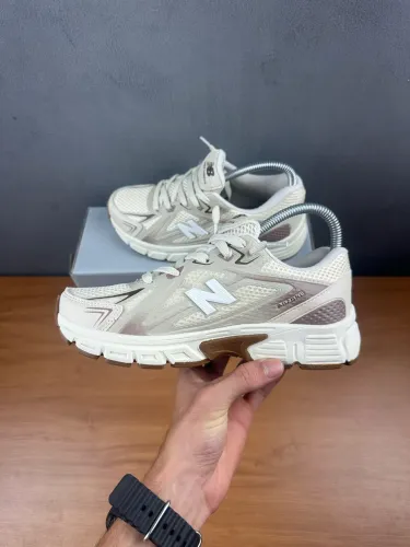 Tênis New balance 740