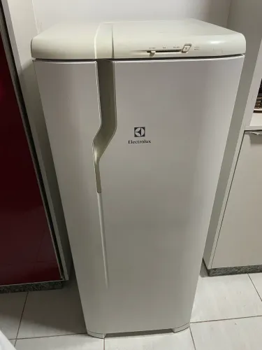 Geladeira Eletrolux 240L