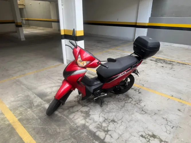 Vendo moto bem nova