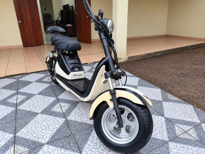 Scooter Elétrica Mobyou | Pneus Largos | Sem Bateria | R$ 3.500<br>