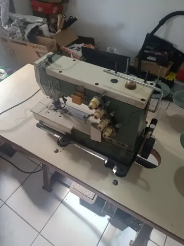 Máquina 2 agulhas usada