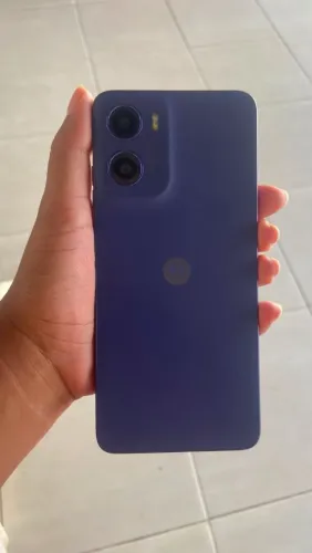 Moto g05 novo com apenas 9 meses de uso ,sem marca de uso todo novo . Com caixa