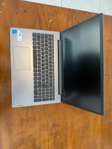 Notbook Lenovo i5 W11
