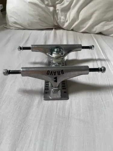 TRUCK BRAVO skate