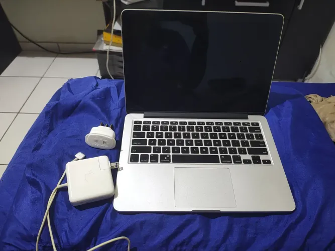 MacBook Pro A1502 (EMC 2835) com 8 GB de RAM é o modelo de 13 polegadas, Tela Retina