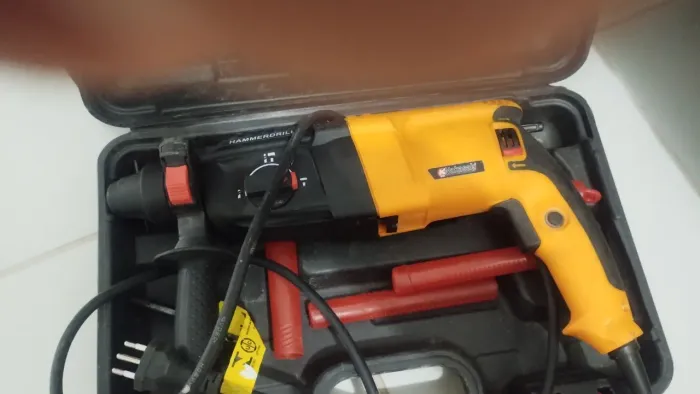 Furadeira martelete 7k Nagasaki 220 v