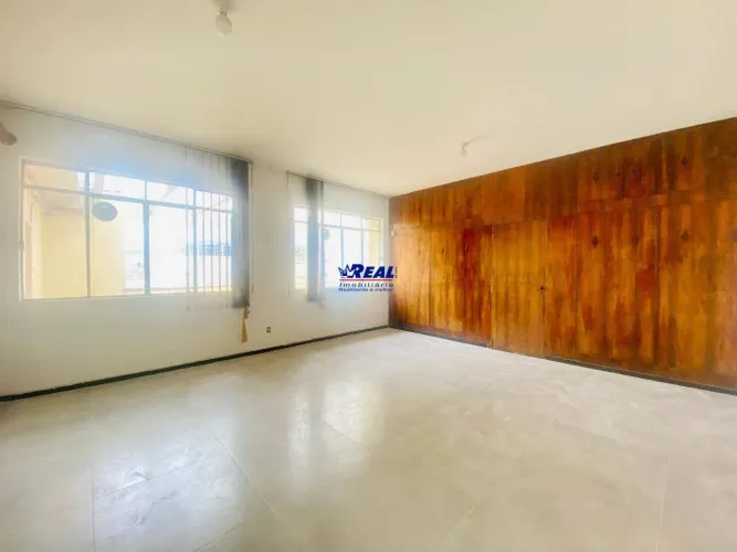 Excelente casa comercial para locação no Bairro Barreiro!
