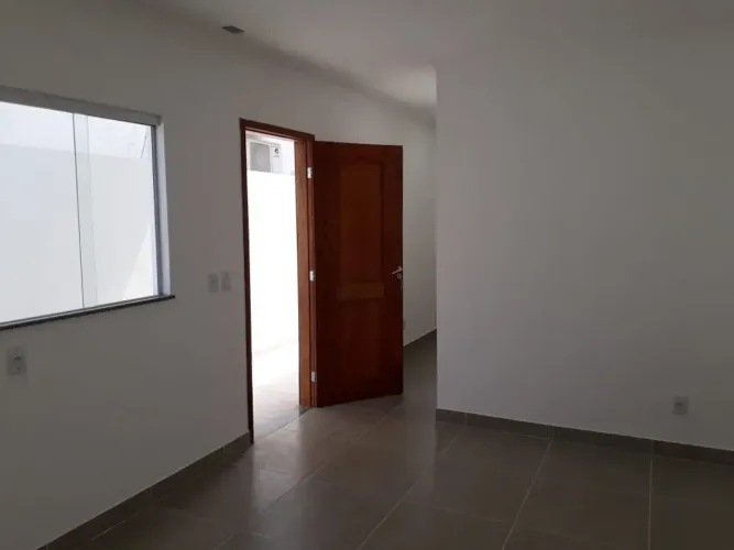 Casa de 2/4 próx a João Paulo II Alugo com 1 vg de garagem