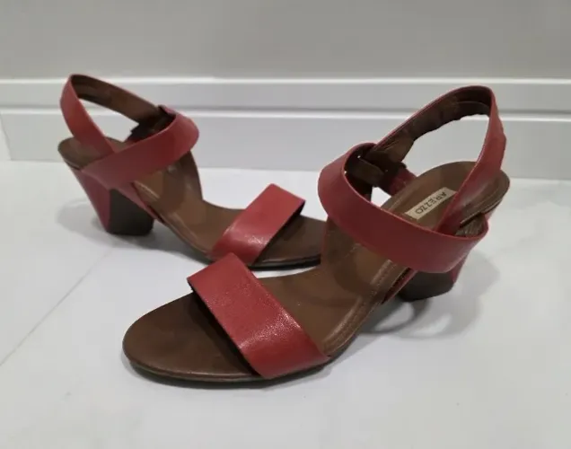 Sandália Feminina Arezzo Vermelha 38 BR